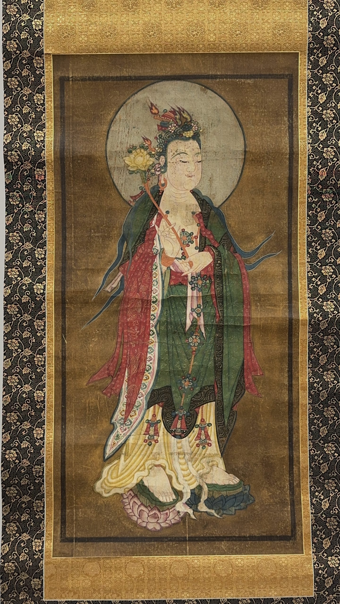 37572	古画 観音図 軸	65×32.5㎝