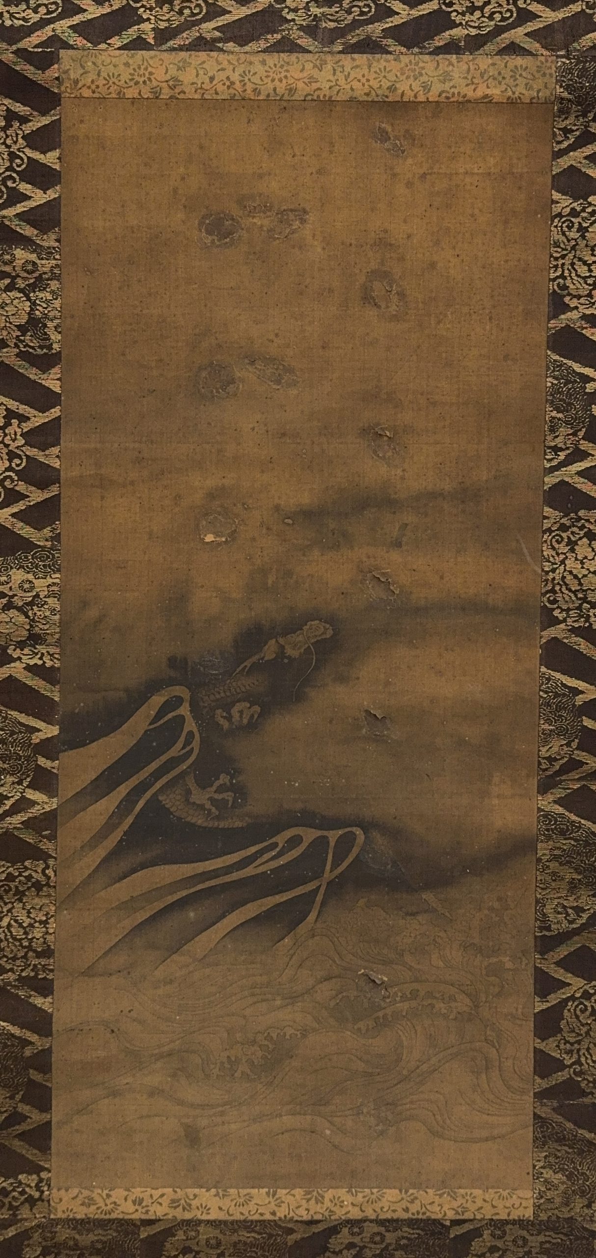 37580	古画 龍図 軸	74×32.5㎝