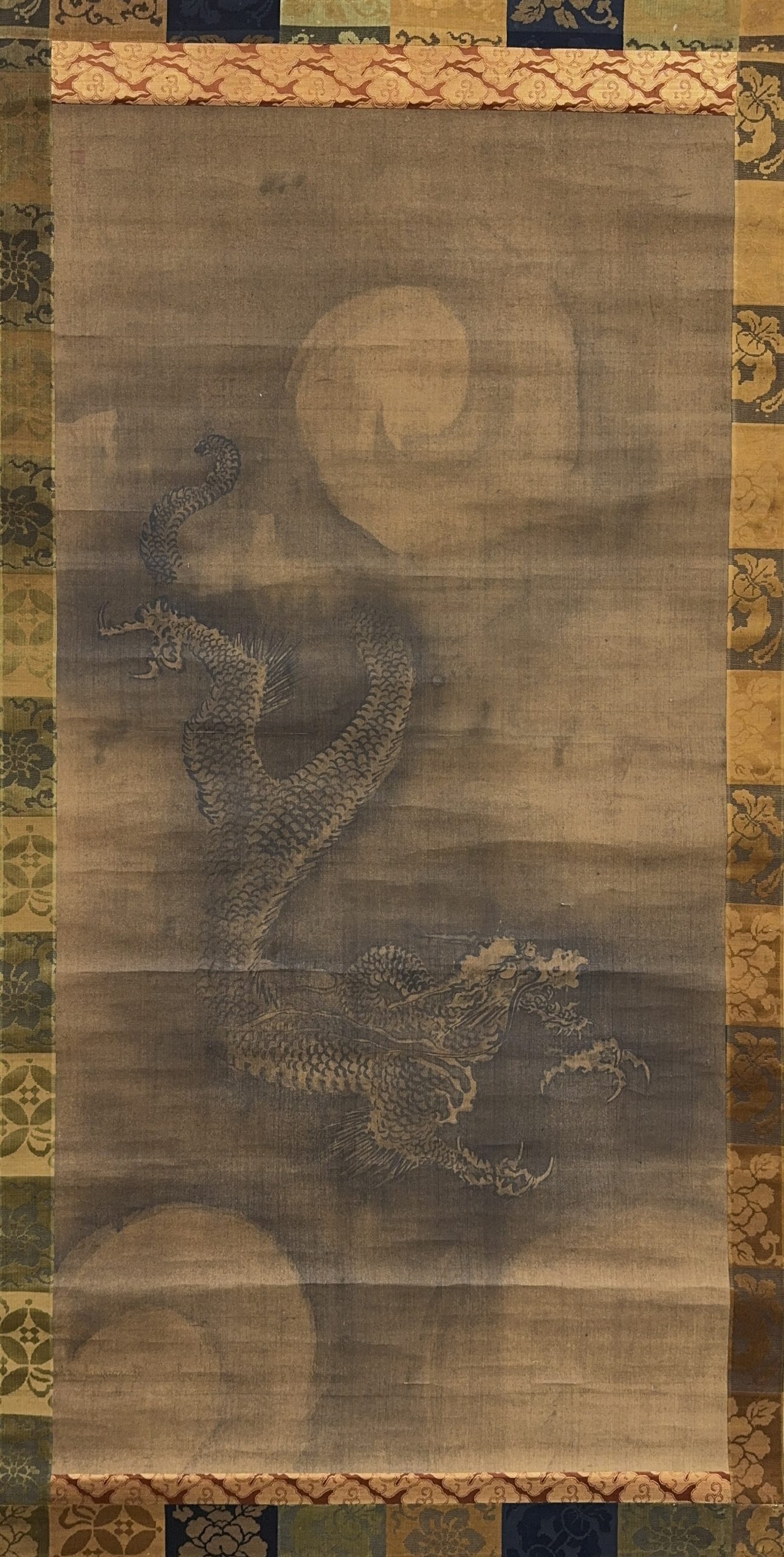 37596	古画 龍図 軸	136×67.5㎝