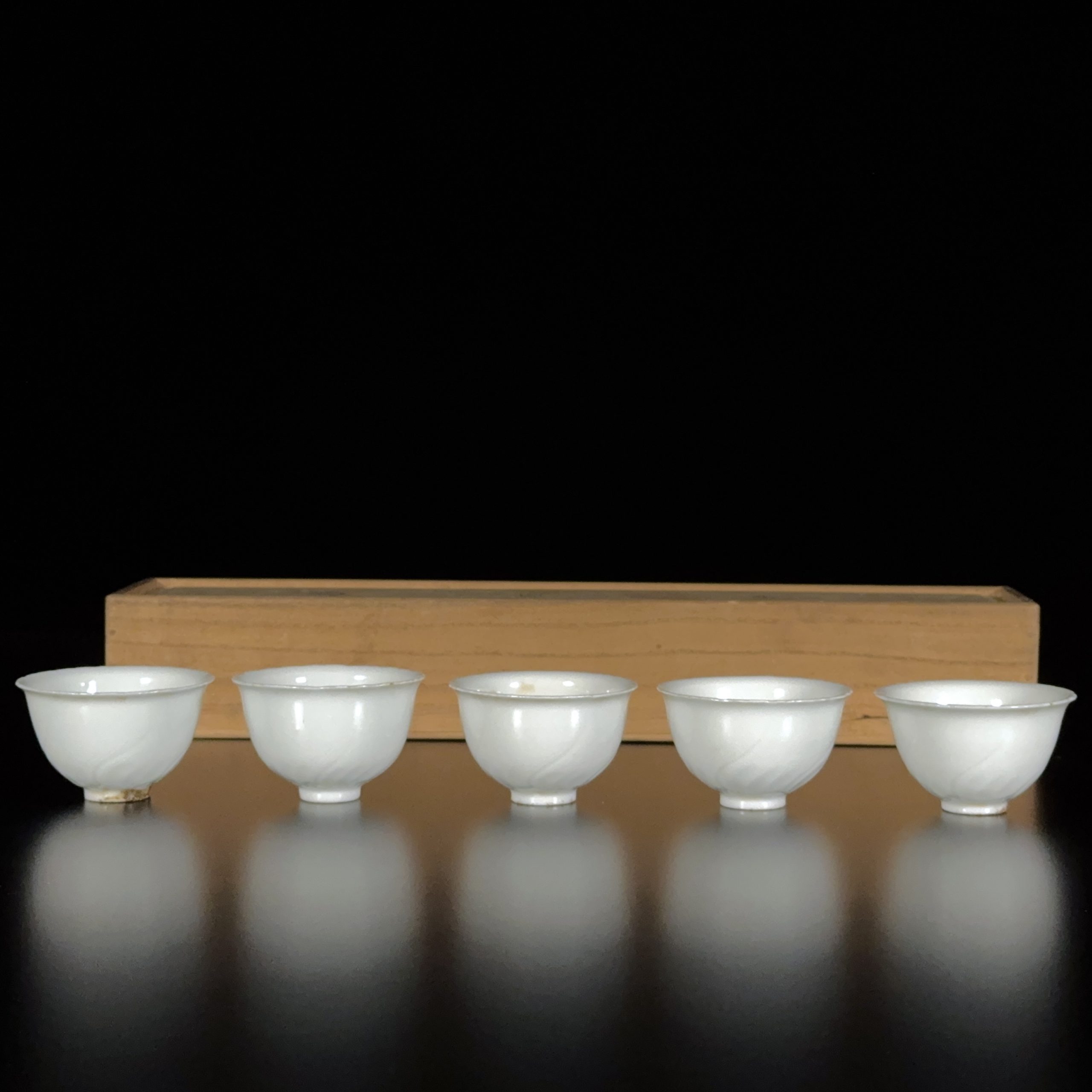 37070	清 白磁 煎茶碗⑤