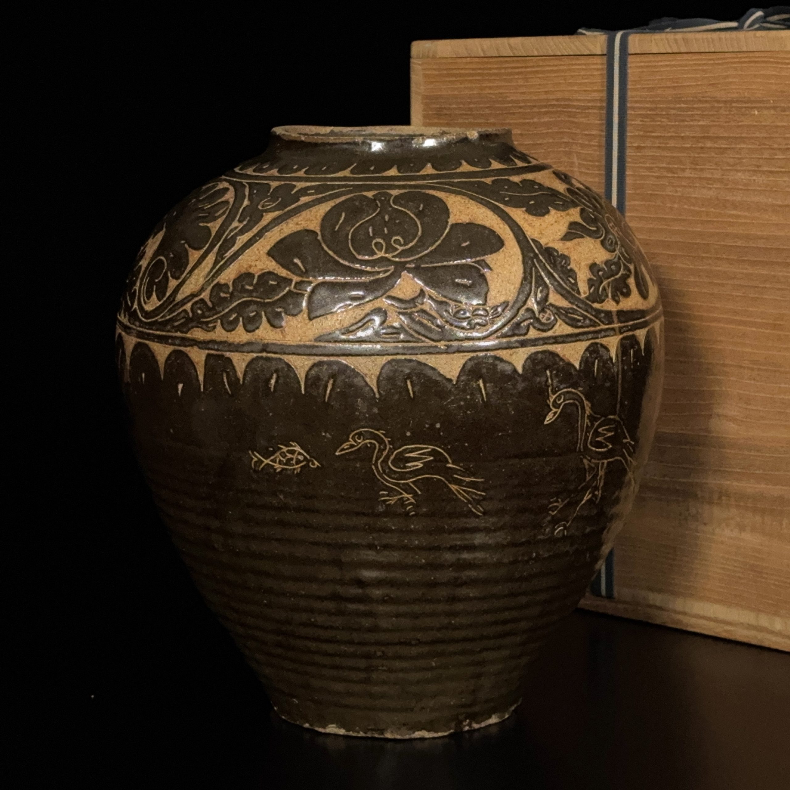37094	金 磁州窯 大壺