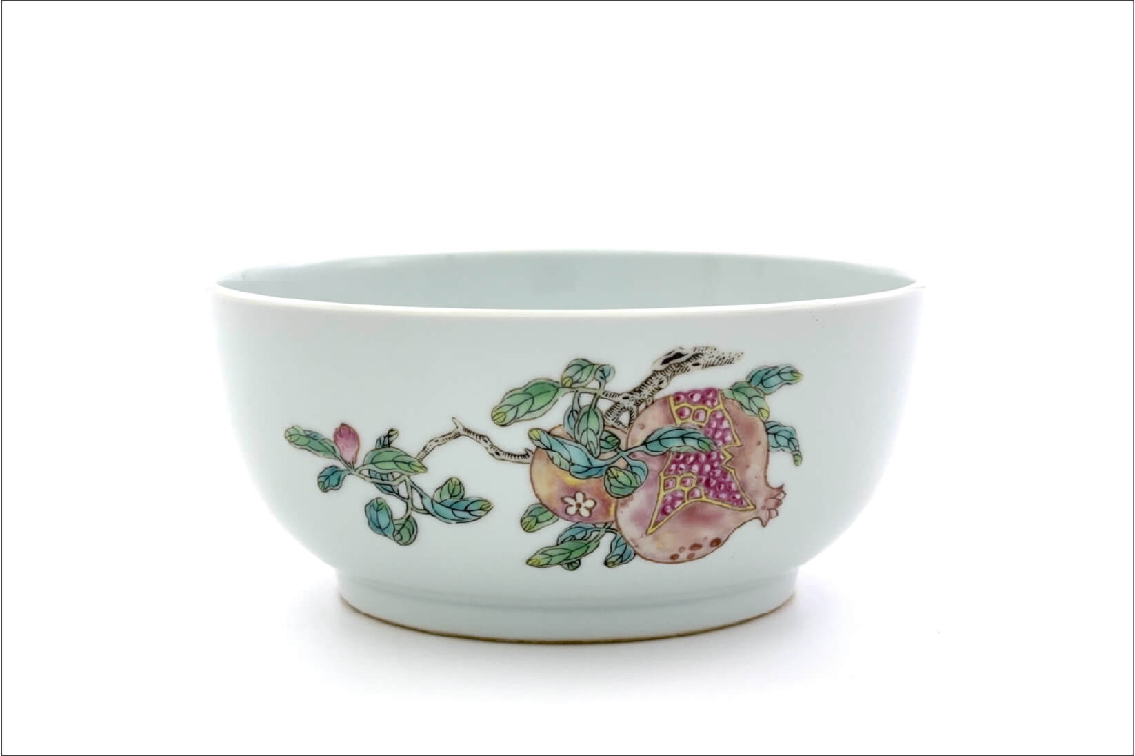 清「大清乾隆年製」款 粉彩 三果紋 碗